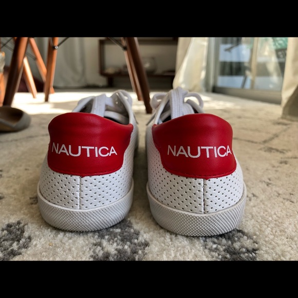 Brand new women’s size 6 Nautica athletic shoe. - Picture 2 of 3